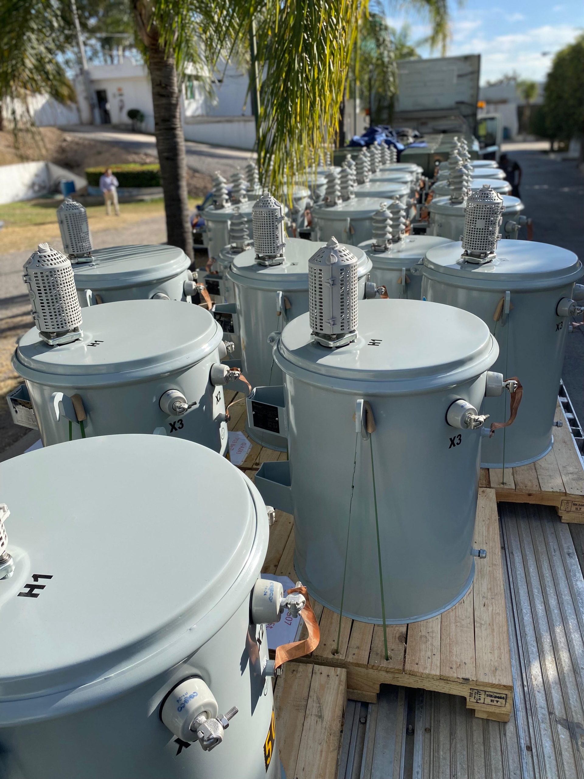 B12 polemounts en patio